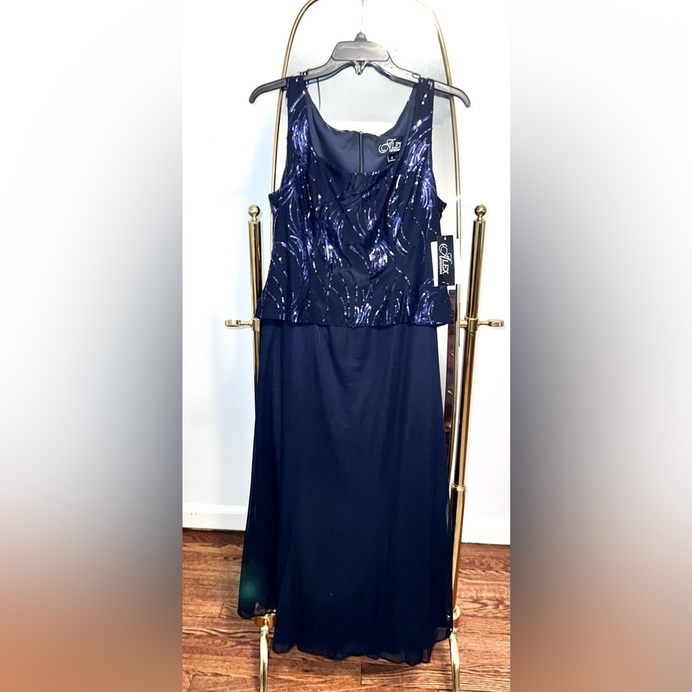 Alex Evenings Navy Beaded Gown w/Trumpet Hem. Great Mother of the Bride or guest